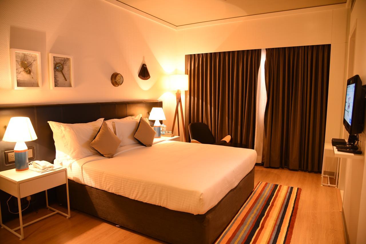The Port Hotel Визакхапатнам Екстериор снимка